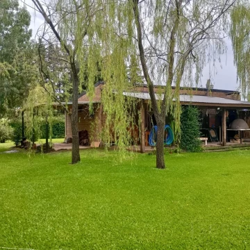 Venta Casa 4 amb sobre lote de 2.530 m2, pileta, Comarca del Sol, Exaltacion de la Cruz