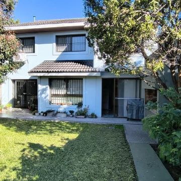 Casa en Venta 5 Ambientes Jardin Cochera Pileta en Olivos