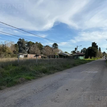 Venta Terreno en calle Larreta al 800, barrio Parque Sakura, Exaltacion de la Cruz