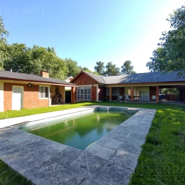 Venta Casa 4 amb con pileta y vista al Golf Barrio Parque Sakura. Exaltacion de la Cruz