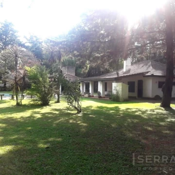 Venta Casa 4 amb con piscina en Barrio Parque Sakura, Exaltación de la Cruz