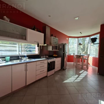 Venta Casa 4 ambientes sobre lote de 1436,38 m2, Parque Sakura, Exaltacón de la Cruz