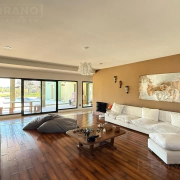 Venta casa 3 dormitorios, suite, pileta en Barrio Amancay, Fatima, Pilar