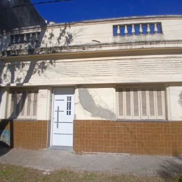 Casa de 2 Dormitorios  en Venta  Alberdi Oeste
