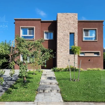 VENTA Casa 6 Ambientes en PUERTOS DEL LAGO Barrio VISTAS
