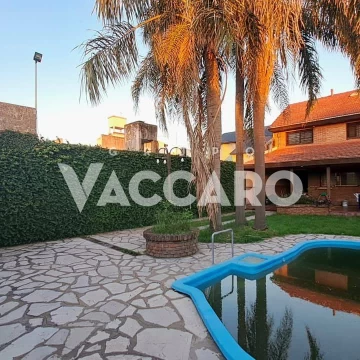 Venta de casa 4 ambientes Castelar Norte