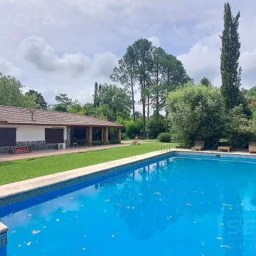 LDO Venta Casa 5 ambientes  Casa huéspedes Pileta Cancha Paddle Lote 3413m2 El Remanso Apto Crédito