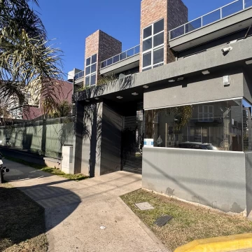 VENTA DEPARTAMENTO 3 AMBIENTES CON PATIO Y COCHERA, LOMAS DEL MIRADOR