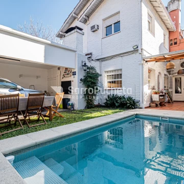 Venta casa 4 ambientes con parque y piscina en Haedo Sur