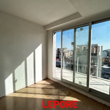 Excelente 3 ambientes con balcón al frente- Córdoba 4100