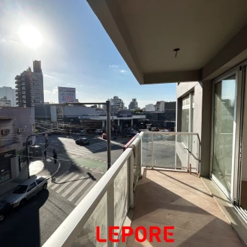 Excelente 3 ambientes con balcón al frente- Córdoba 4100