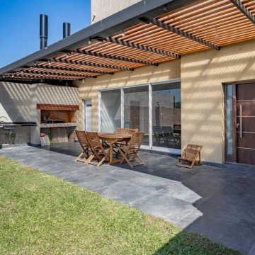 VENTA ---PERMUTA - Casa 5 dormitorios, con pileta y quincho - Palo Alto, Pueblo Esther,