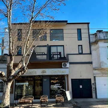 Venta Departamento en Dúplex, 2 ambientes con patio, Parrilla Privada y Balcón a Estrenar.