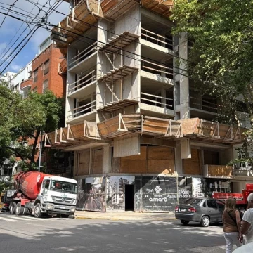 VENTA, DEPARATAMENTO AMBIENTE Y MEDIO CON BALCON Y PATIO, EN EL BARRIO DE LAS CAÑITAS.