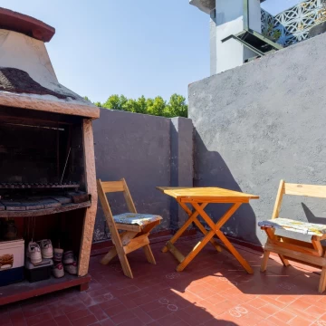 Amplio Luminoso Departamento 4 ambientes balcón, patio con parrilla Apto Credito- Permuta CABA