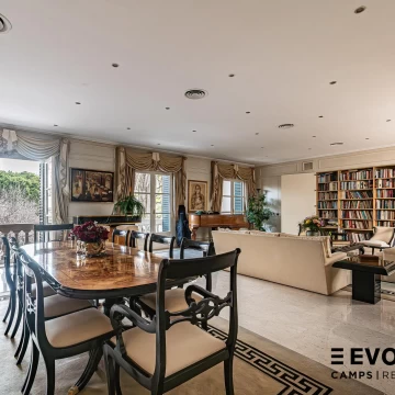 Venta  casa de 5 dormitorios, terraza, jardín y cochera en el corazón de Barrio Parque