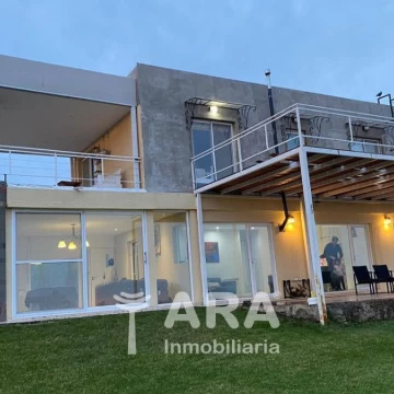CASA EN BARRIO LA PENINSULA - NEUQUEN