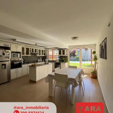 Casa Gerencial en venta - 3 dorm.