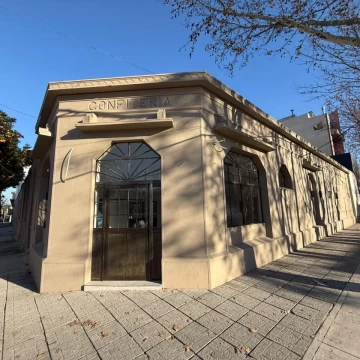 ALQUILER LOCAL GASTRONÓMICO EN ZONA ESTRATÉGICA DE BERNAL CENTRO