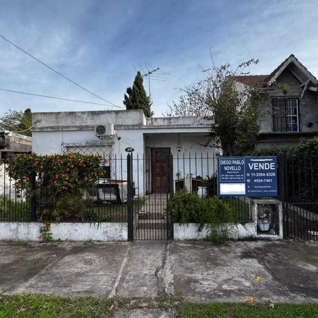 Casa con lote de 300m2 oportunidad!