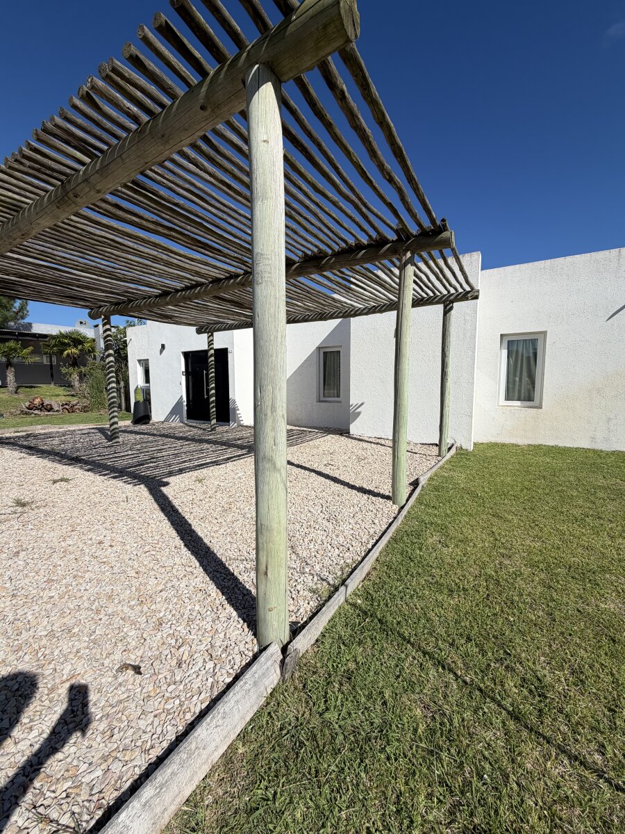 Fachada / guardacoches