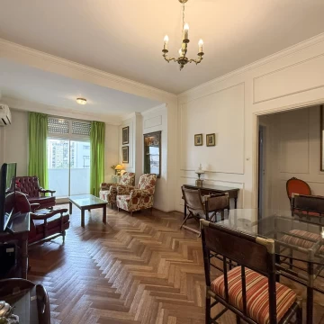 En  venta departamento en recoleta en venta 3 ambientes con dependencia y balcón.