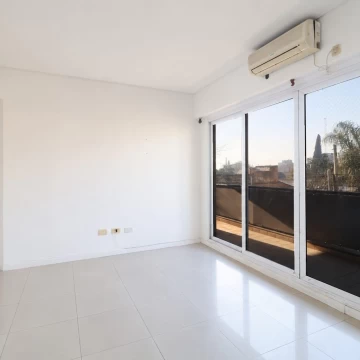Semipiso 2 ambientes balcón cochera Lanus