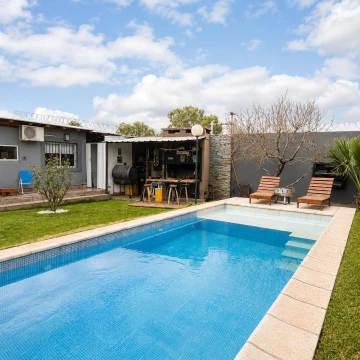 CASA Y DEPARTAMENTO CON PILETA EN LUJÁN DE CUYO