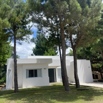 Casa Alq. Temporario en Deportiva - Costa Esmeralda 100