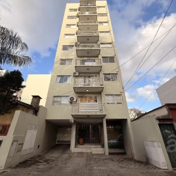 Departamento en Venta en  Villa Ballester - Dos ambientes Amplio- Zona centro.