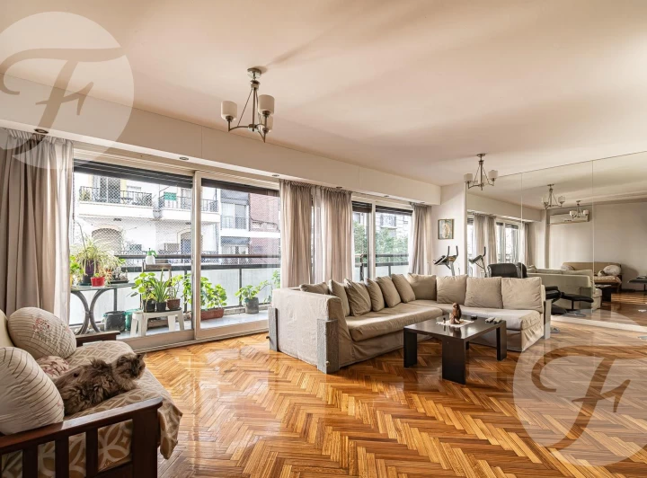 Semipiso de 4 Ambientes con Cochera y Dependencia en Recoleta | Juncal y Libertad