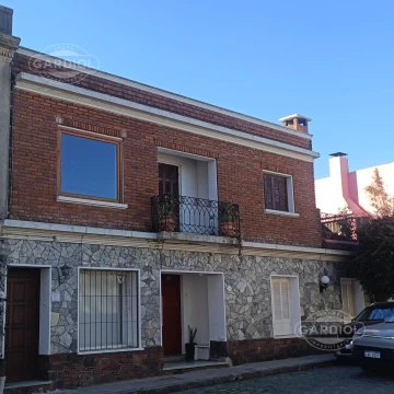Alquiler casa de tres dormitorios en casco histórico, Colonia del Sacramento