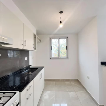 Alquiler Departamento 2 Dormitorios 2 baños con Cochera Rosario Lourdes Semi nuevo