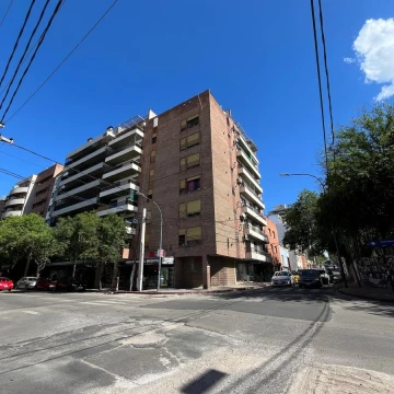 Departamento de 2 dormitorios en alquiler - Barrio Alberdi - Duarte Quiros 1000