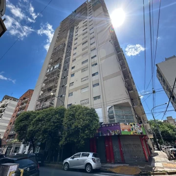 VENTA DEPARTAMENTO 3 AMBIENTES CON COCHERA Y DEPENDENCIAS