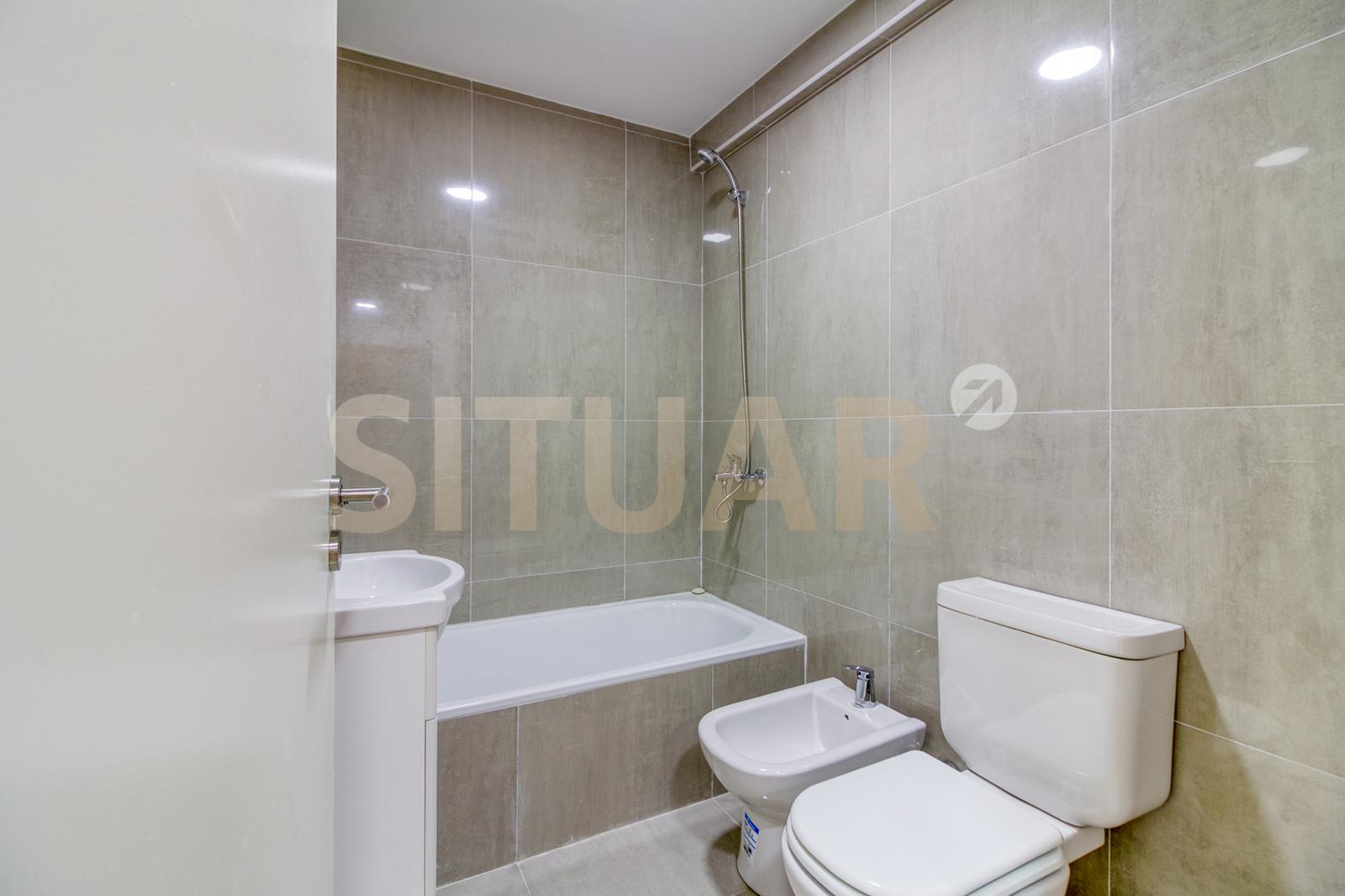Baño completo con bañera