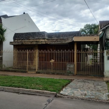 Venta Casa Hurlingham 4 ambientes, quincho, pileta. Financiación!!