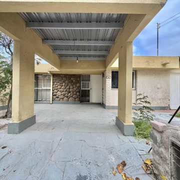 Casa en venta en Villa del Parque, Godoy Cruz, 3 dormitorios, patio, depósito, apta crédito