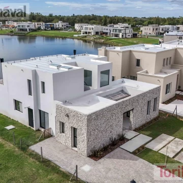 Casa en venta, al agua, de 7 ambientes, en Barrio Santa Ana