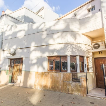 Casa multifamiliar con local y oficinas | Ideal vivienda + actividad profesional
