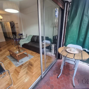 Alquiler temporal - Departamento en Belgrano C - 3 ambientes con balcón y patio