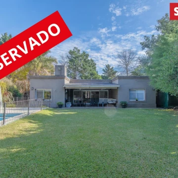 Casa en venta,  Barrio Roble Joven, 3 dormitorios mas escritorio.