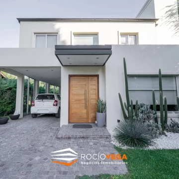 Casa a la venta en Country Banco Provincia