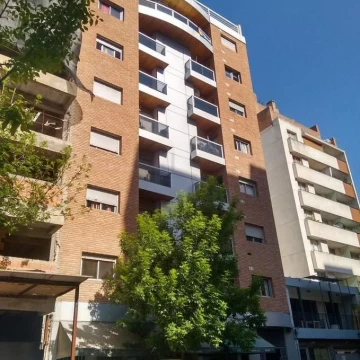ALQUILER – Departamento de 2 dormitorios con balcón pasante en Nueva Córdoba