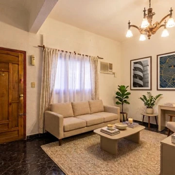 Casa . Venta . Villa Gral. Mitre . 7Amb . Pileta . Parrilla .