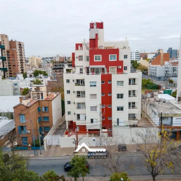 Departamento 1 dormitorio , en Alto Alberdi, con pileta y quincho.
