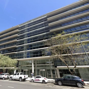 Oficina en alquiler - 275 m2 - 2 cocheras - Amoblada- Madero Center.