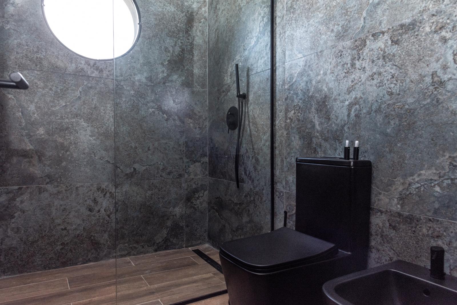 Baño huéspedes