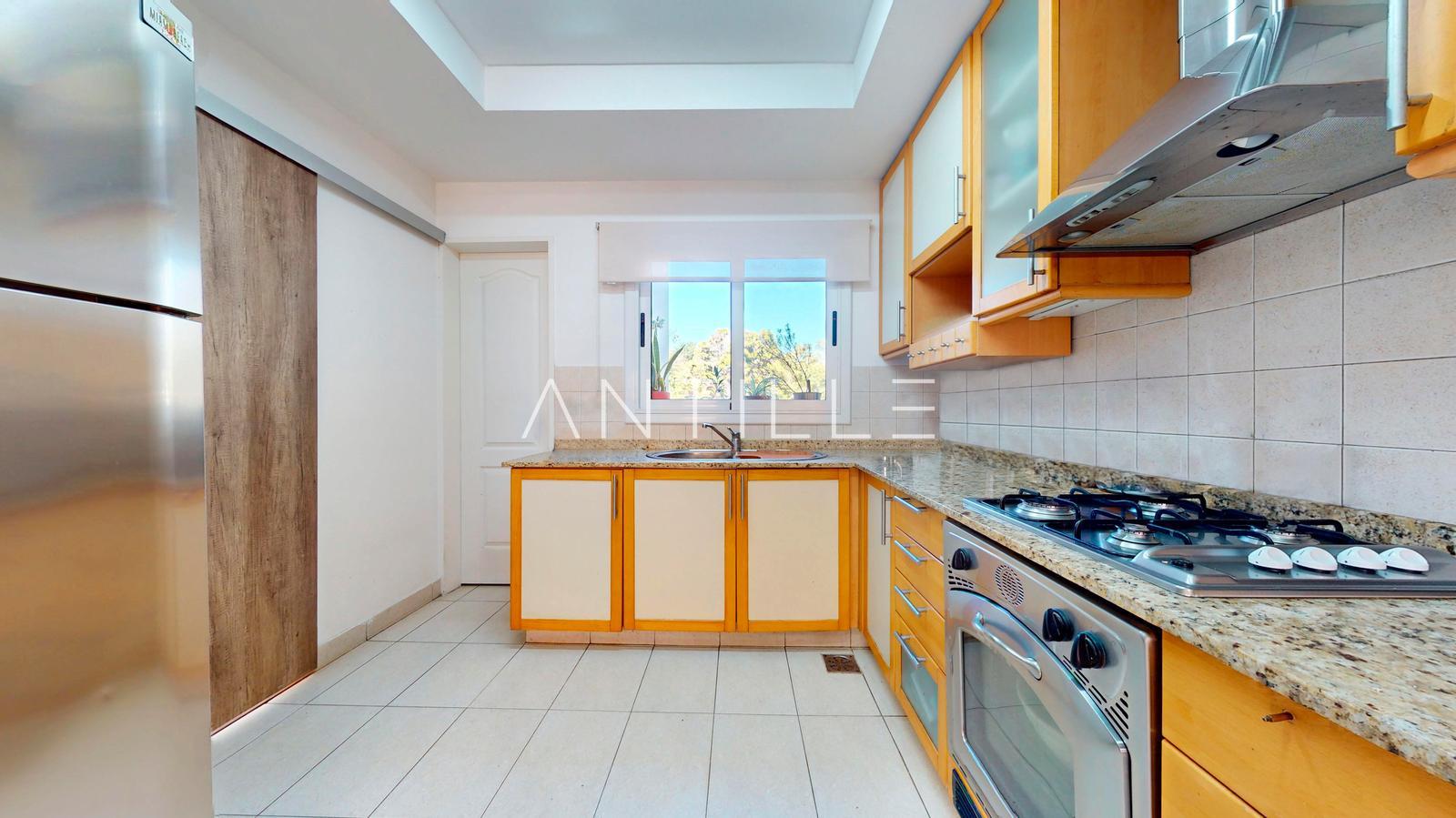 COCINA CASA EN VENTA EN ABRIL CLUB DE CAMPO, HUDSON