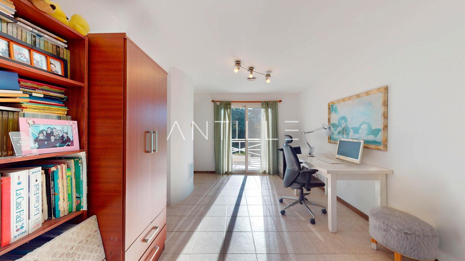 ESCRITORIO CASA EN VENTA EN ABRIL CLUB DE CAMPO, HUDSON